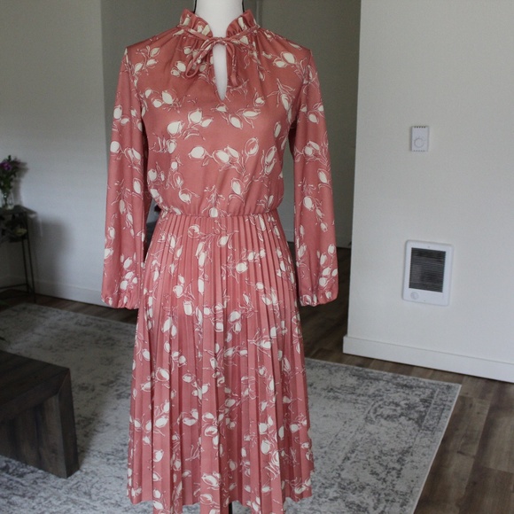 vintage Dresses & Skirts - Vintage Coral and Cream Floral Swing Dress